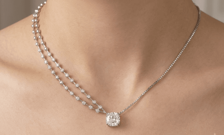 White Beauty Necklace